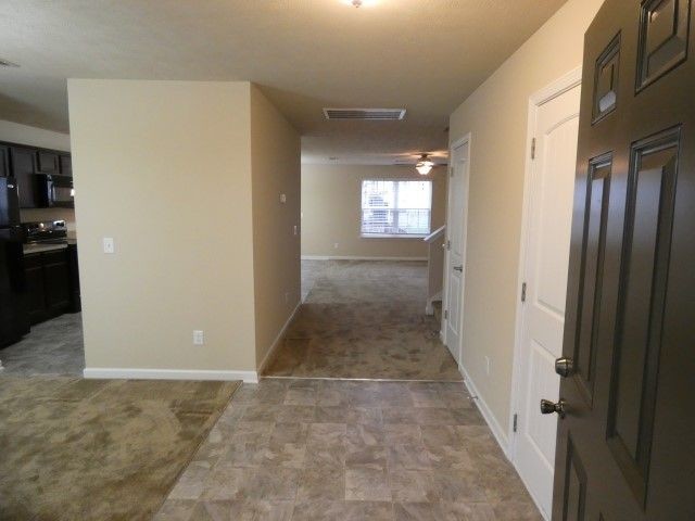 Building Photo - 194 Lyndhurst Dr