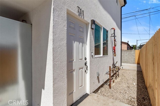 Building Photo - 707 W 80th St