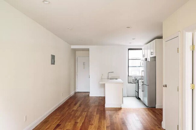 Building Photo - 141 West 10th Street