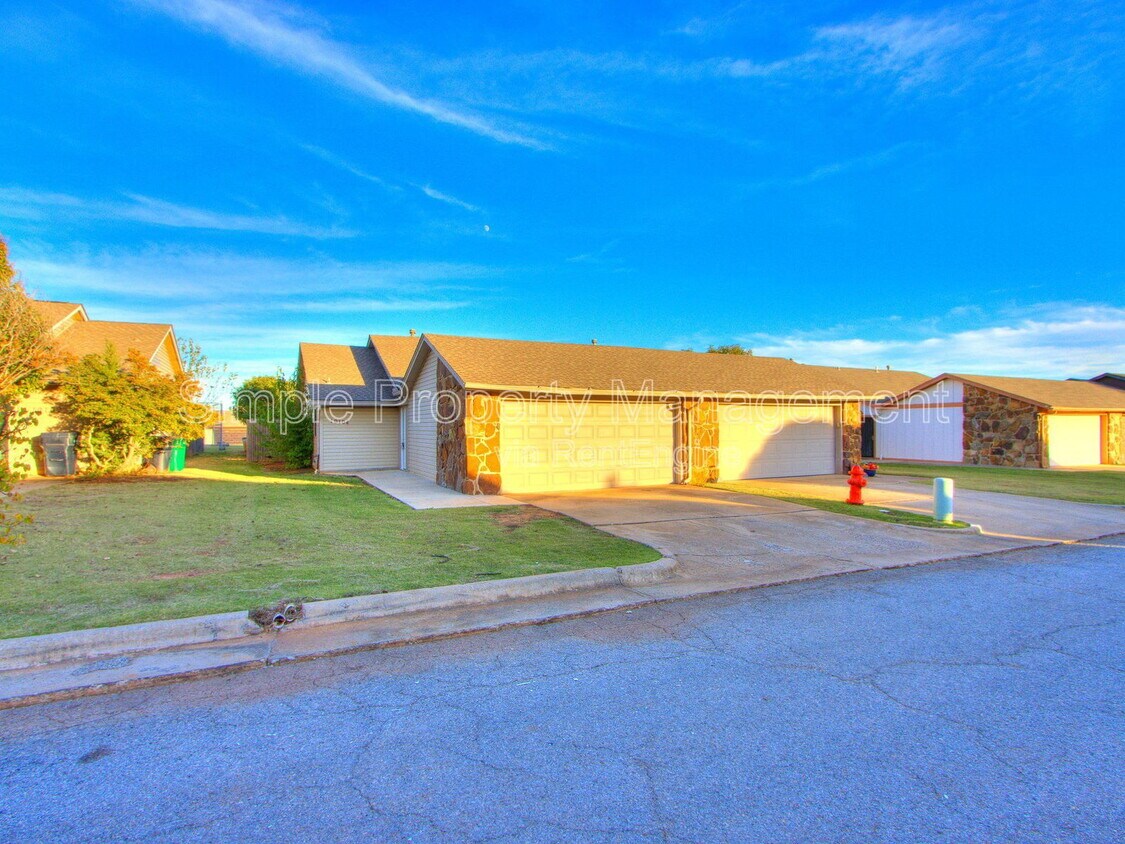 Foto principal - 10104 Shadowridge Dr