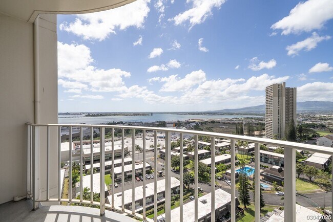 Foto del edificio - $3,000 / 2br - 731ft2 - 2 BED 2 BATH CONDO IN PEARLRIDGE G&T