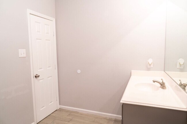 Foto del edificio - 3915 Brookmeade Dr