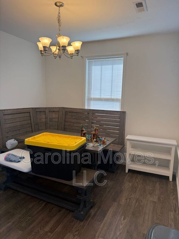 Foto del edificio - 211 Everard Ln