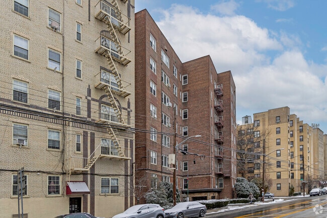 Building Photo - 4265 Webster Ave