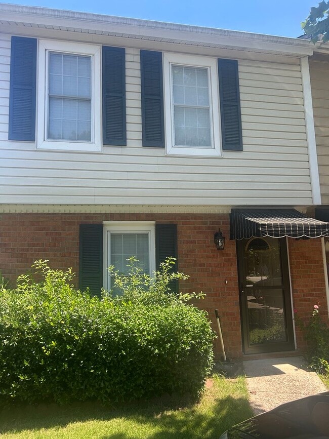 Building Photo - 2403 Deodara Dr