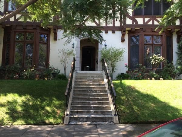 Foto del edificio - 425 N Sycamore Ave