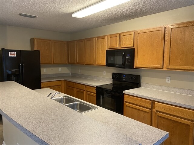 Building Photo - 11542 Brian Lakes Dr