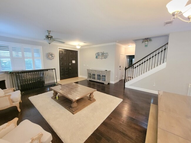Building Photo - 880 Solimar Way