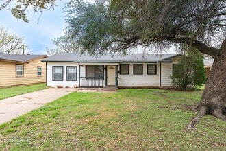 Building Photo - 2426 S 40th St