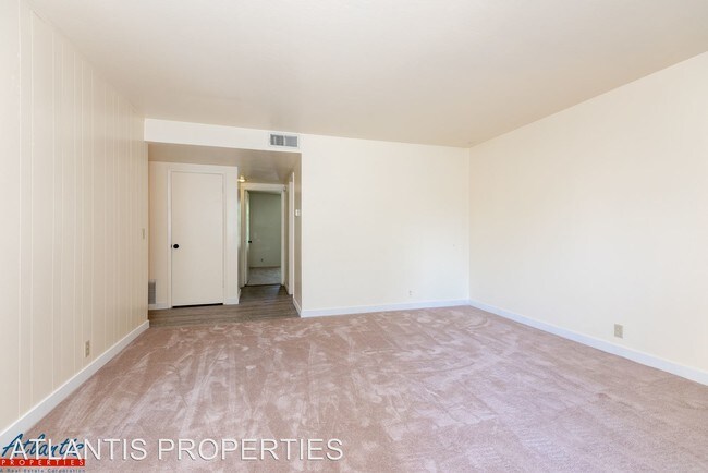 Building Photo - 984 Ponderosa Ave