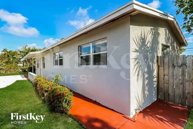 Building Photo - 405 E Gateway Blvd
