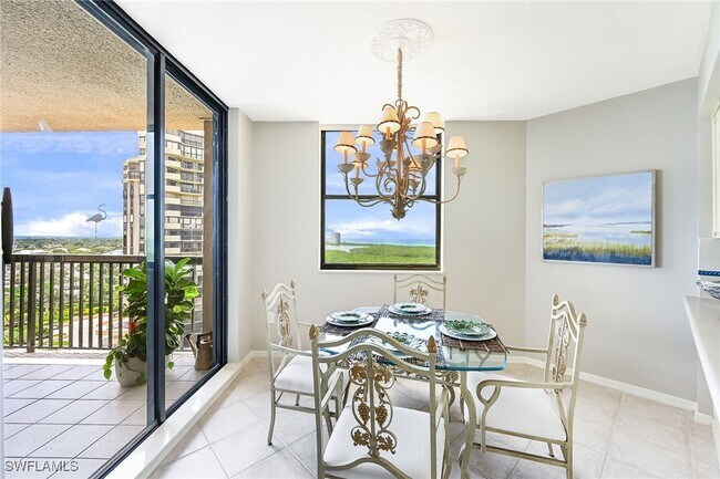 Foto del edificio - 6075 Pelican Bay Blvd