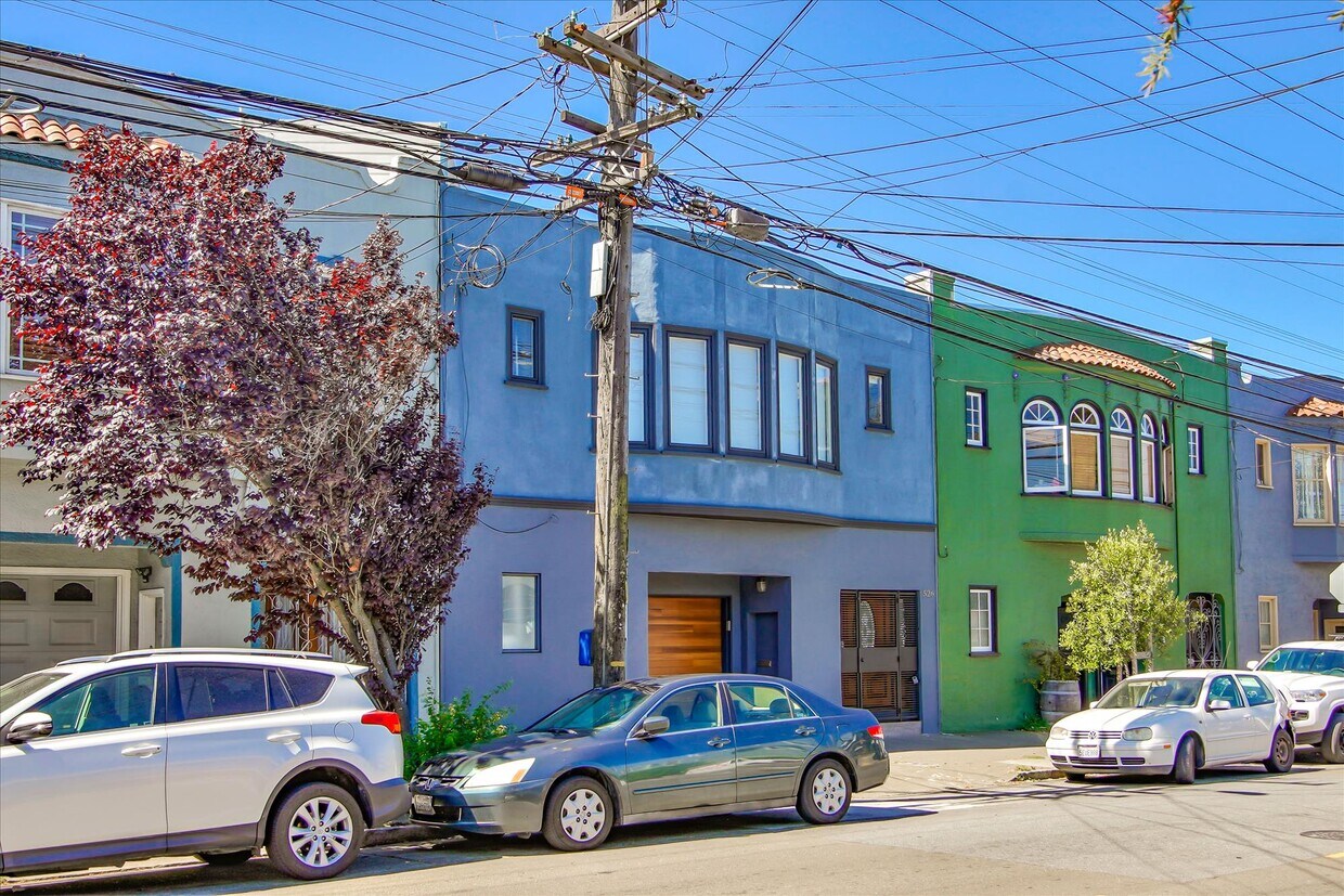 Primary Photo - 526 Silver Ave