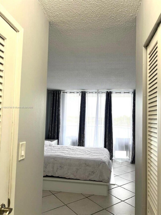 Foto del edificio - 1301 NE Miami Gardens Dr