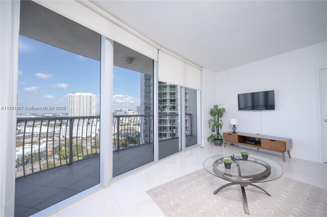 Foto del edificio - 1750 N Bayshore Dr