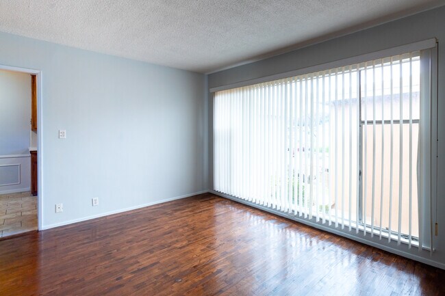 Foto del edificio - 3888 Potomac Ave