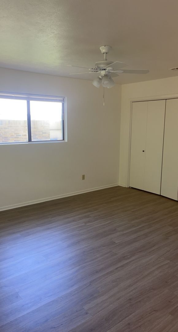 Foto del edificio - 129 Crestwood Dr
