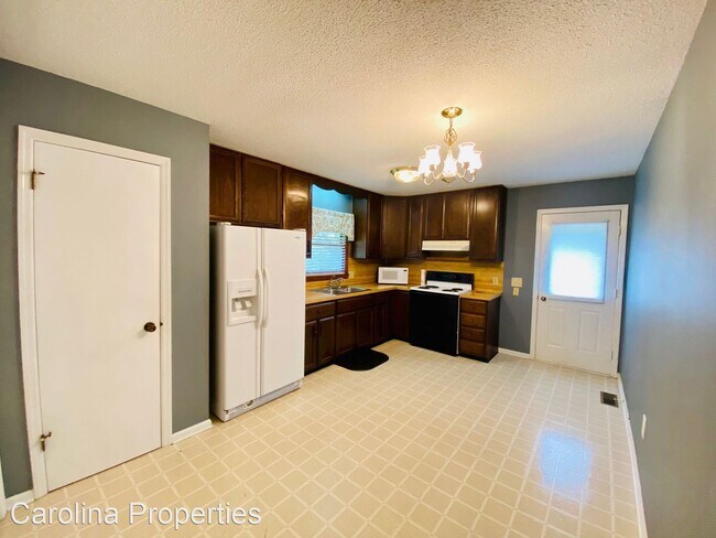Building Photo - 2 br, 1 bath House - 216 Eastwood Dr