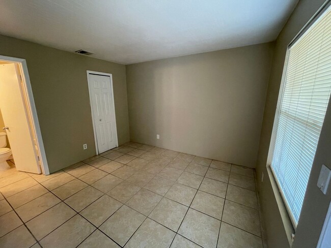 Foto del edificio - 4760 Walden Cir