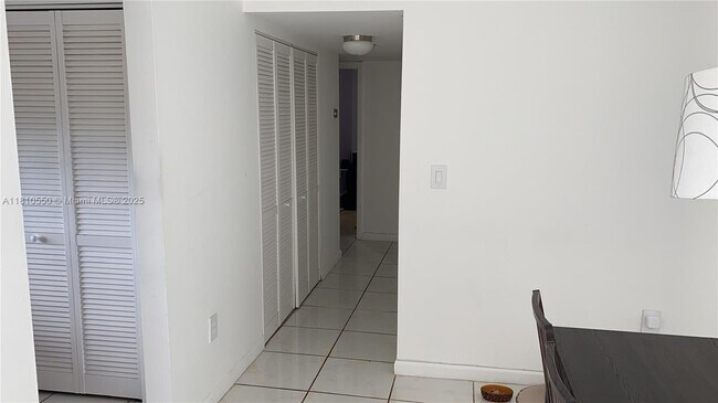Foto del edificio - 9411 SW 4th St