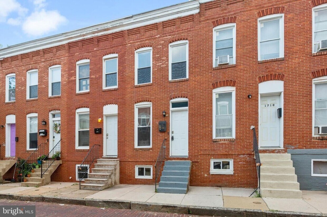 Amazing location close to all that Station... - Amazing location close to all that Station...