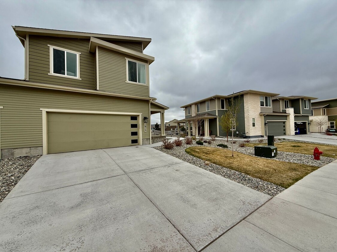 Foto principal - Beautiful Modern 3-Bedroom, 2.5 bath Townh...