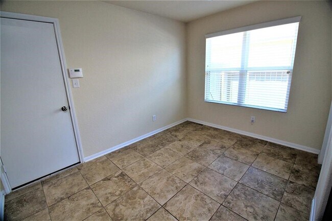 Foto del edificio - 16715 Lark Bunting Ln