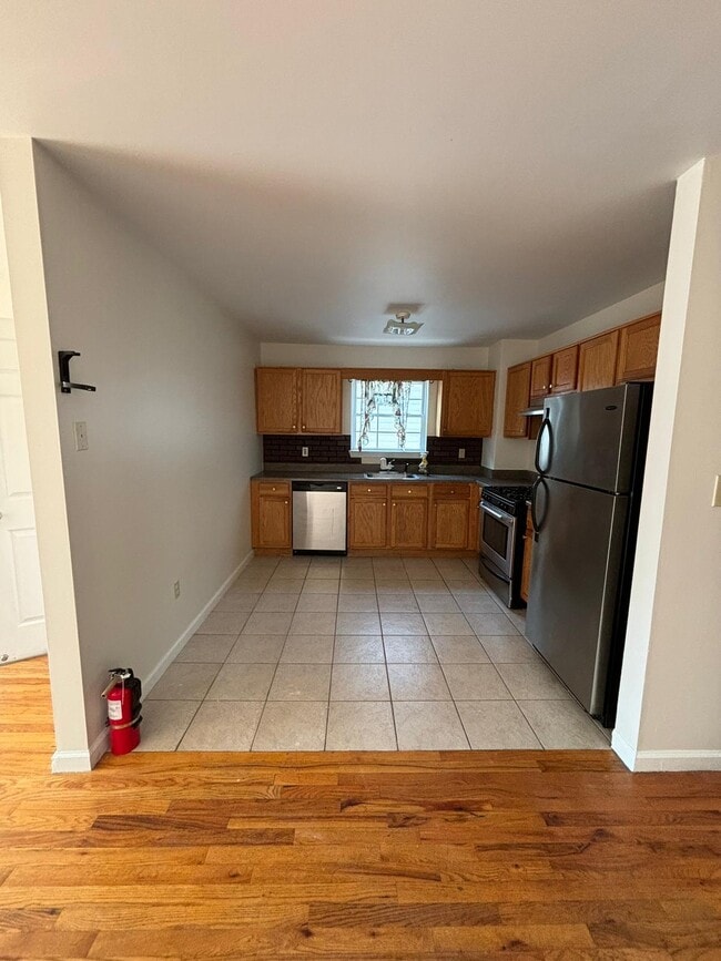 Building Photo - 28 Delavan Pl