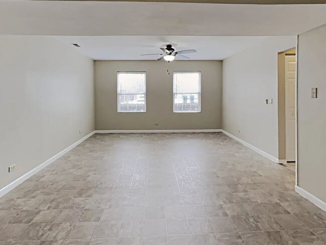 Building Photo - 21521 W Highland Dr