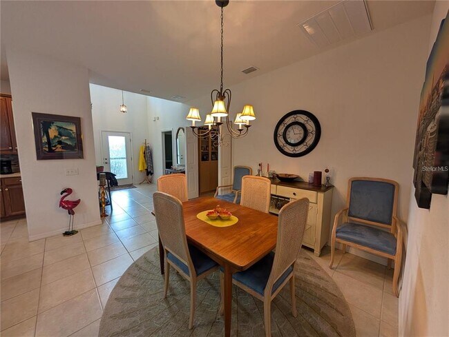 Building Photo - 4480 Strathmore Dr