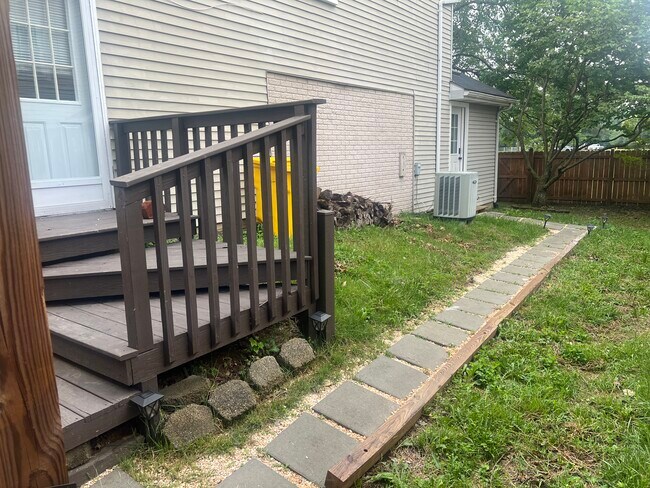 Foto del edificio - 2415 Yarmouth Ln