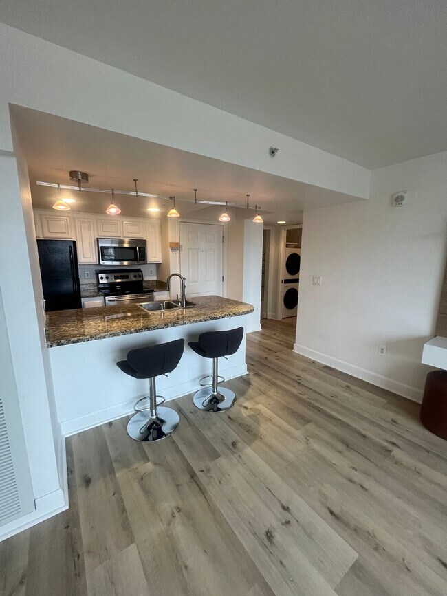 Foto del edificio - One Bedroom / One Bath Downtown Condo