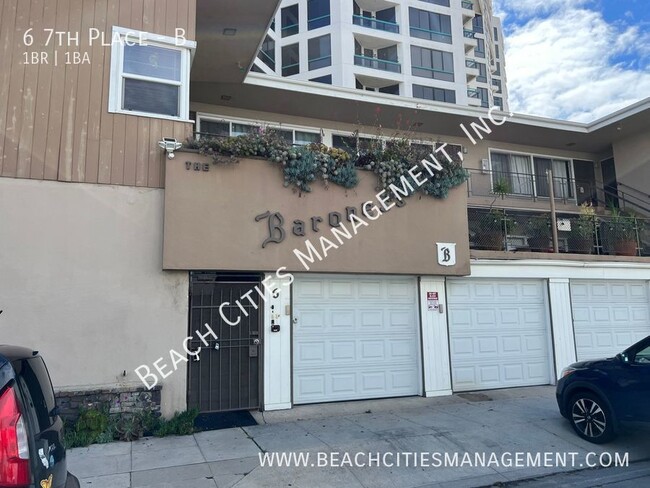 Building Photo - One bedroom Condo Steps from the Beach!