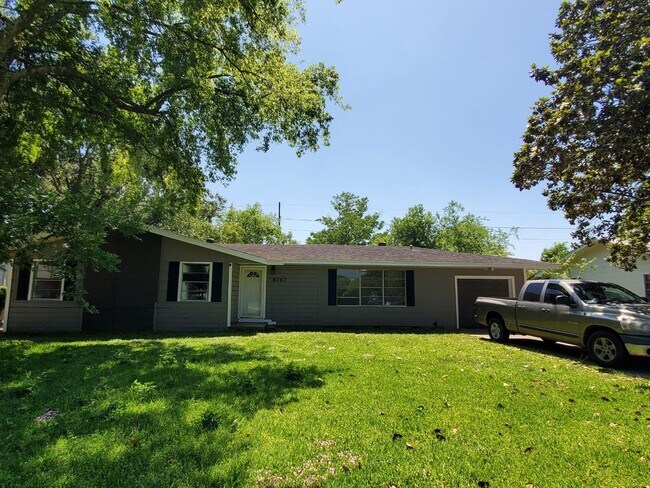 Foto del edificio - Completely remodeled 4 Bedroom and 2 Full ...