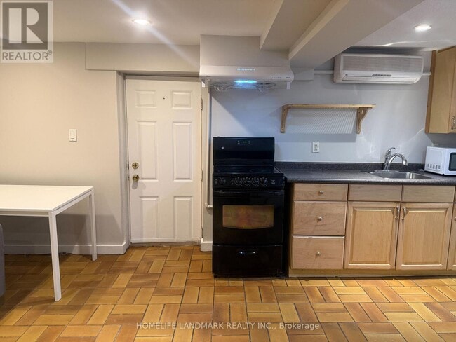 Building Photo - 4 Sully Crescent