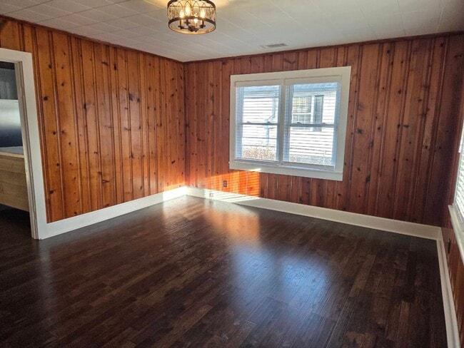 Building Photo - 209 Bartlett Ave