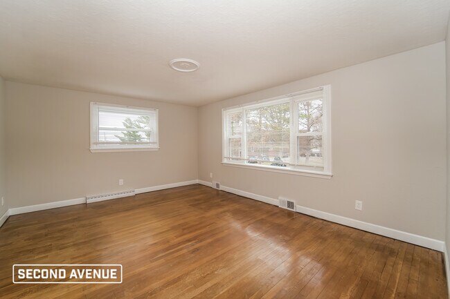 Building Photo - 710 Sheridan Ave