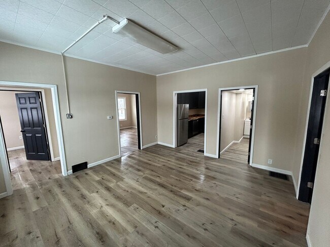 Foto del edificio - 316-318 W. Adams St.