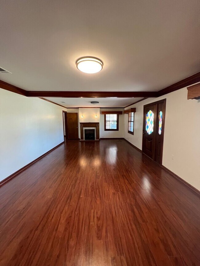 Building Photo - Charming 3B/2B Home Available in Lake Charles