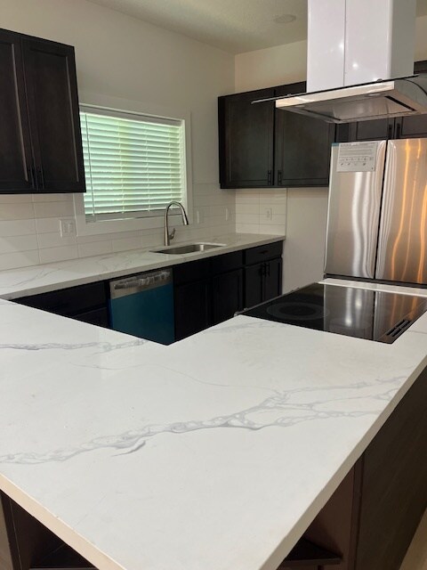 Cocina a estrenar - 636 NE Prescott St