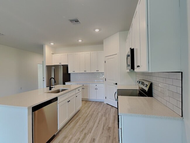 Foto del edificio - 1127 Highlands Rd