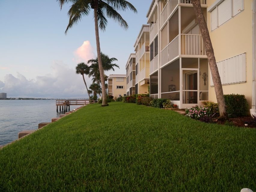 Foto principal - 111 Doolen Court Apt #105, North Palm Beac...