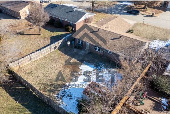 Foto del edificio - 5 Bedroom House Available Now