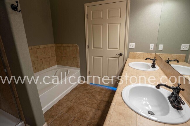 Foto del edificio - 5541 Cross Creek Dr