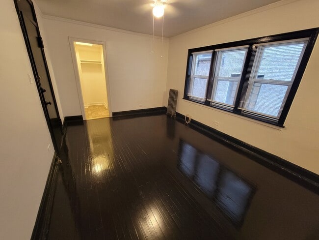 Foto del edificio - 834 W Fullerton Ave
