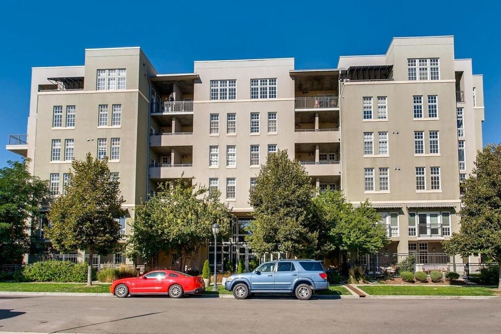 Foto principal - 275 S Harrison St