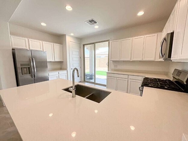 Foto del edificio - 3 Bedroom, 2 Bath Available NOW!