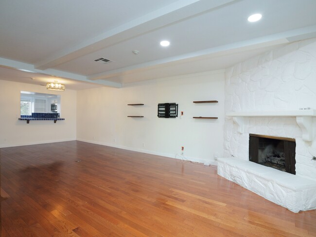 Photo - 239 N Juanita Ave Townhome