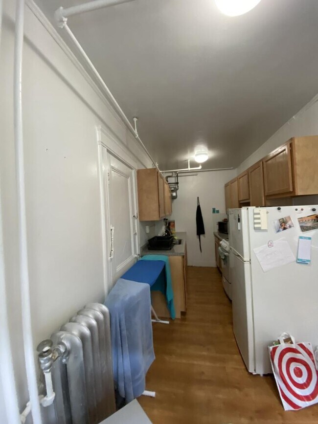 Building Photo - bedroom in Boston MA 02135