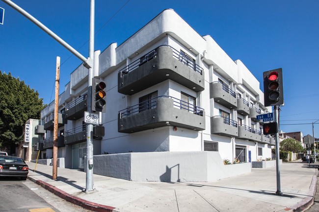 Foto del edificio - 3426 West 1st St